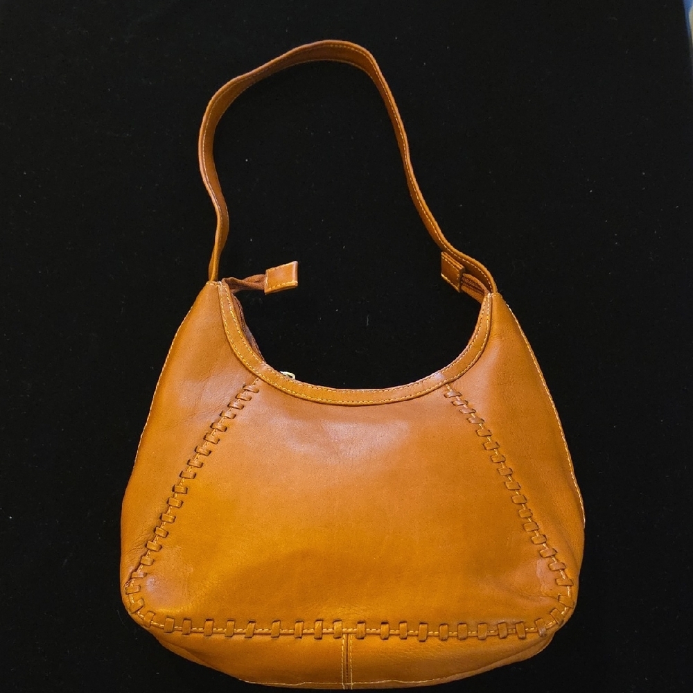 Elegant Tan Leather Shoulder Bag